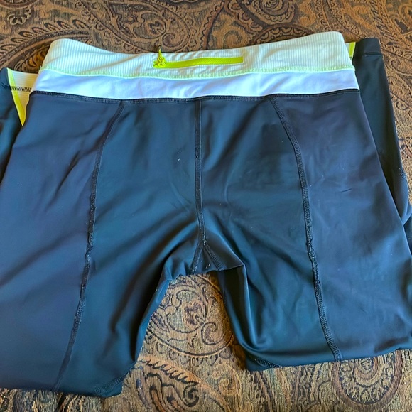 Lululemon leggings Size 8 - Picture 4 of 6
